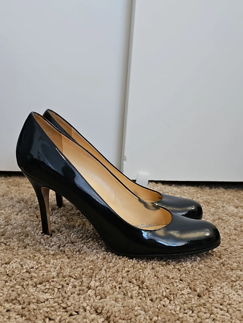 KATE SPADE patent leather round toe pumps heels Size 9.5